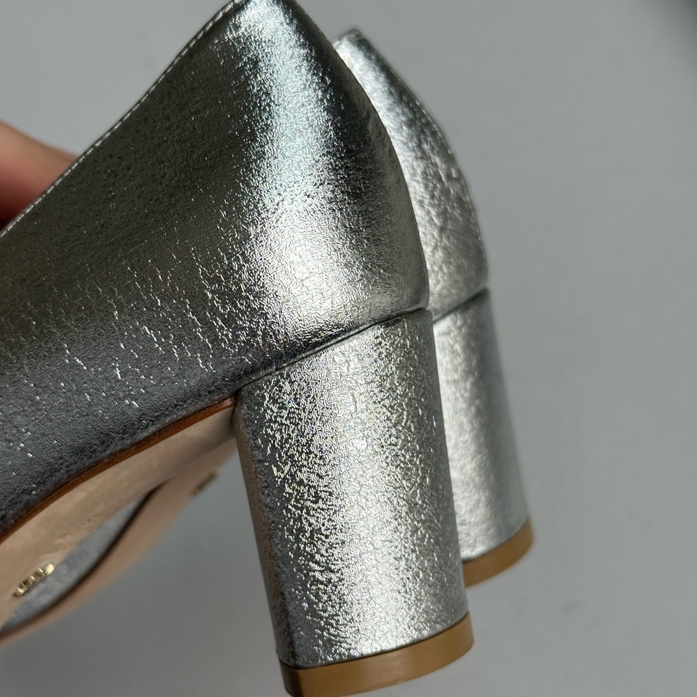 Stuart Weitzman Anicia Metallic Silver Leather Pumps Gold Logo Size 7.5 - Picture 14 of 16